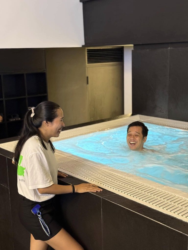 tắm tương phản nóng lạnh