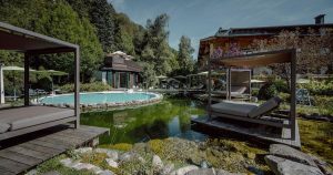 hồ bơi tự nhiên